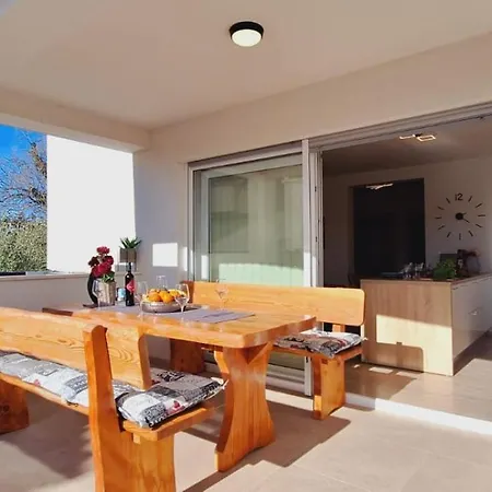 Kata's Apartment's Μεντουλίν