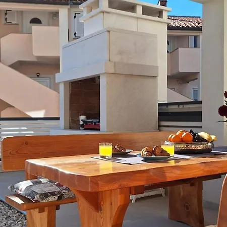 Kata's Apartment's Μεντουλίν